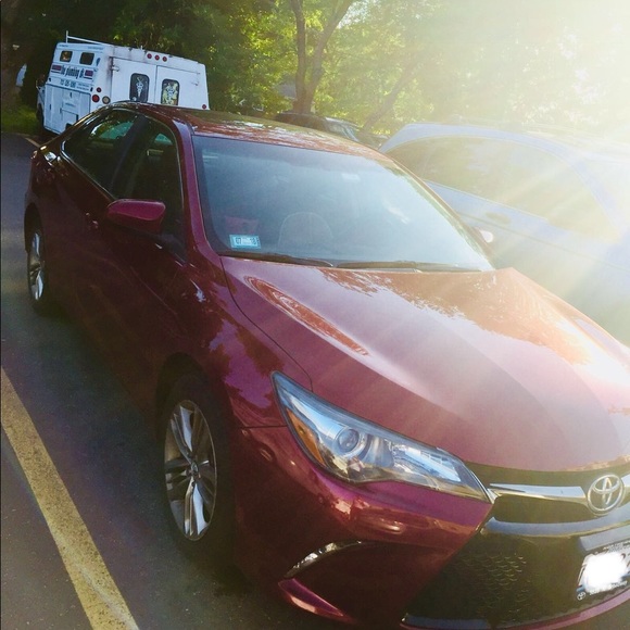 Red 2016 Toyota Camry SE Model - Picture 4 of 7